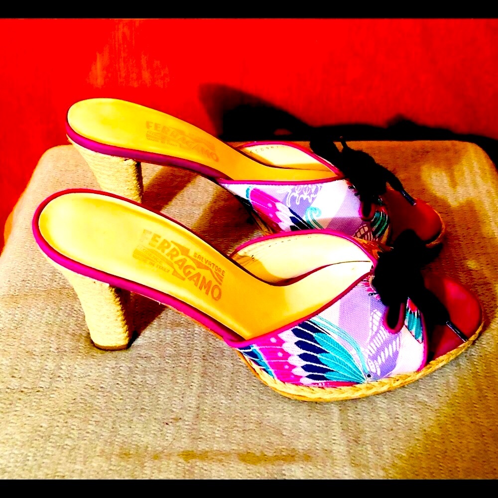 💕💕Authentic Salvatore Ferragamo Slides💕💕